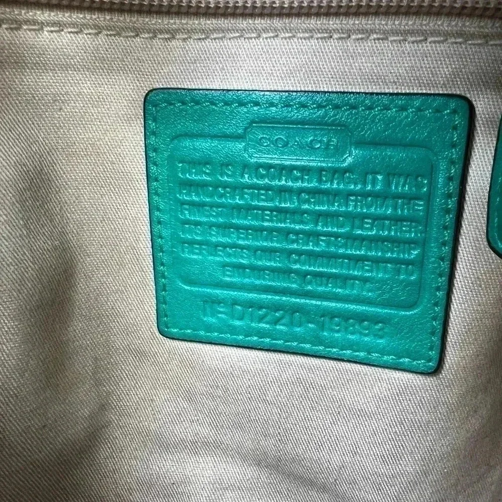 Coach Green Heritage Hobo With Adjustable should strap .